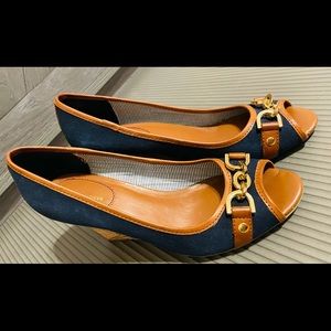 Like New!! Tommy Hilfiger Navy wedges Size 8.5
